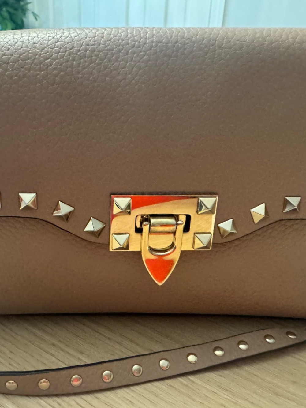 Valentino Garavani Leather Rockstud Bag - Picture 5 of 10